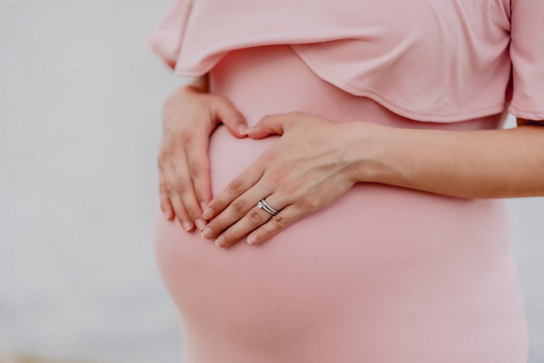 Hamilelik Sancısı ve Diğer Belirtiler: Bedeninizin Mesajlarını Dinleme Zamanı