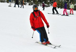İlkbaharda kayak keyfi: Sarıkamış’ta turist hareketliliği yaşandı