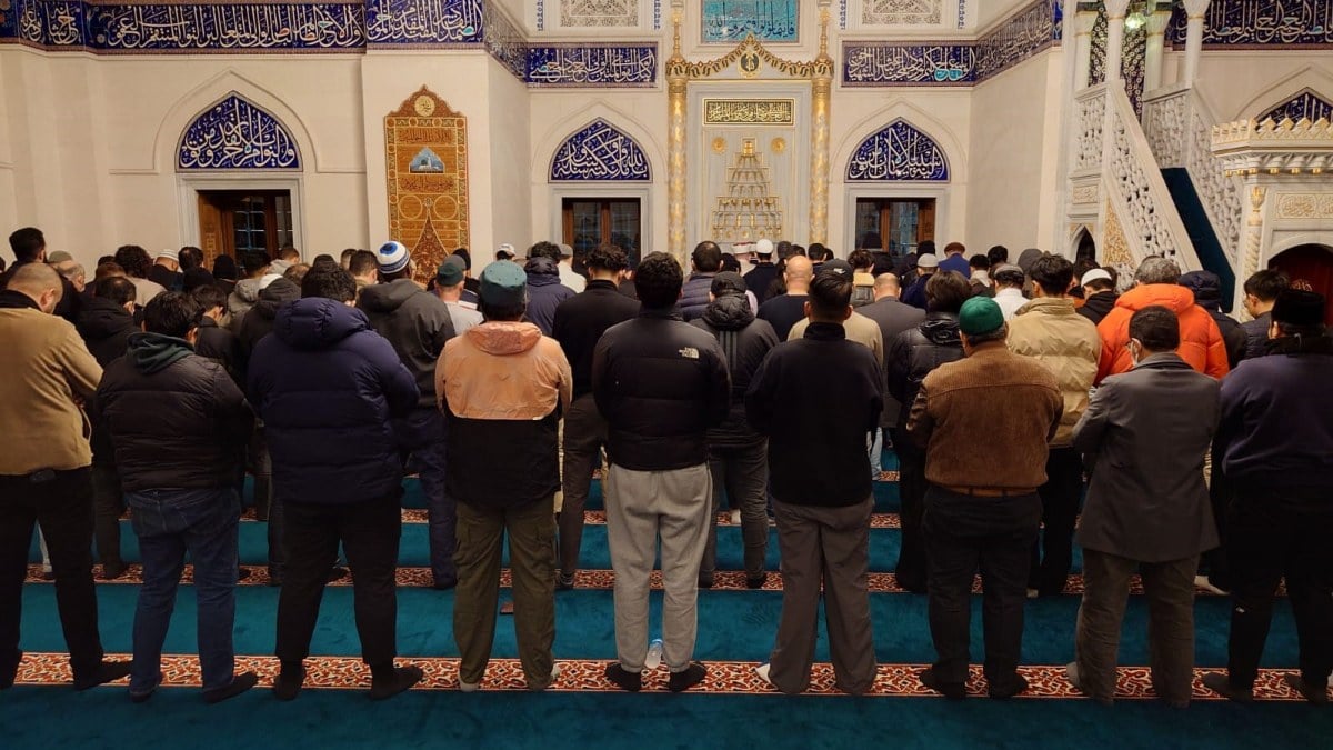 Müslümanlar Tokyo Camii’nde buluştu! Tokyo’da Ramazan ayının ilk teravih namazı kılındı