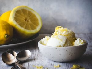 3 Malzemeli Limonlu Dondurma Tarifi