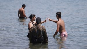 Bodrum’da Aşırı Sıcaklar ve Turistlerin Serinleme Çabaları