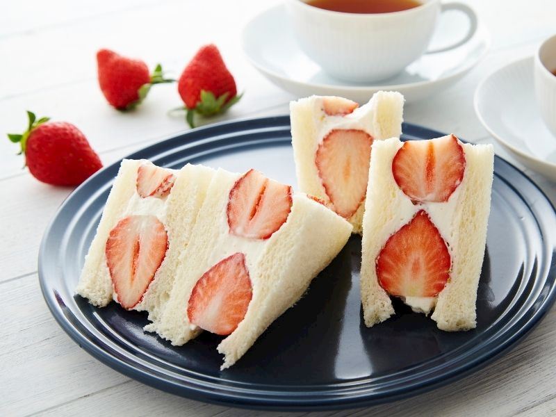 Çilekli Sando (Çilekli Sandviç) Nasıl Yapılır?