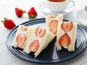 Çilekli Sando (Çilekli Sandviç) Tarifi ve İpuçları