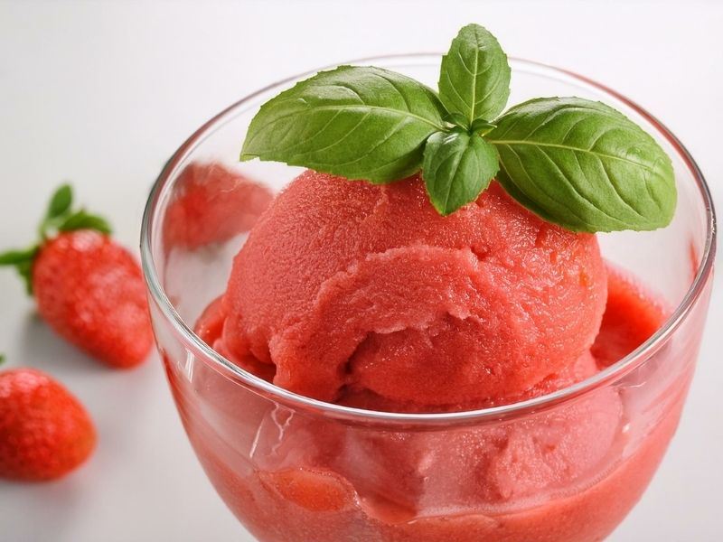 Çilekli Sorbe Tarifi ve Hazırlık Aşamaları