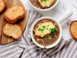 Fransız Usulü Soğan Çorbası Tarifi