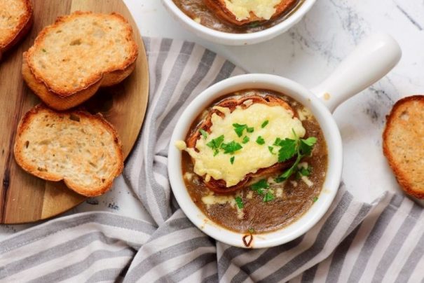 Fransız Usulü Soğan Çorbası Tarifi