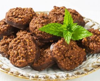 Kinoalı Çikolatalı Kurabiye Tarifi