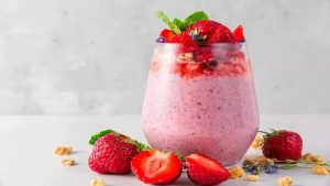 Sağlıklı Yaz Serinliği: Çilekli Sumaklı Smoothie Tarifi ve Faydaları