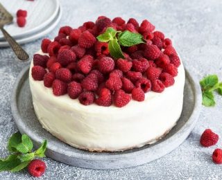 Tatlı Düşlerin Rengi: Frambuazlı Pasta Tarifi