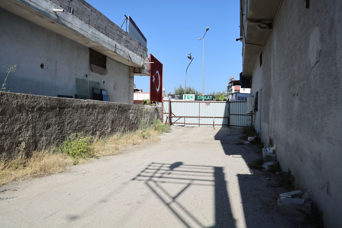 Adana'nın Yüreğir ilçesinde yaşanan arazi ve giriş kapatma olayı