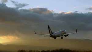 Ankara-Bingöl Seferini Yapan Uçakta Yıldırım Isabeti