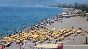 Antalya’da Aşırı Sıcaklar ve Sahil Yoğunluğu