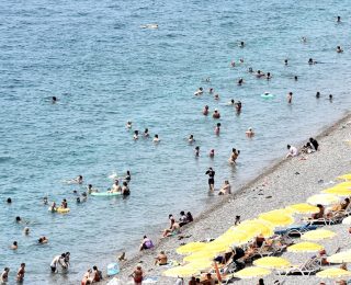 Antalya’da Sıcak Hava ve Yaz Tatili Keyfi