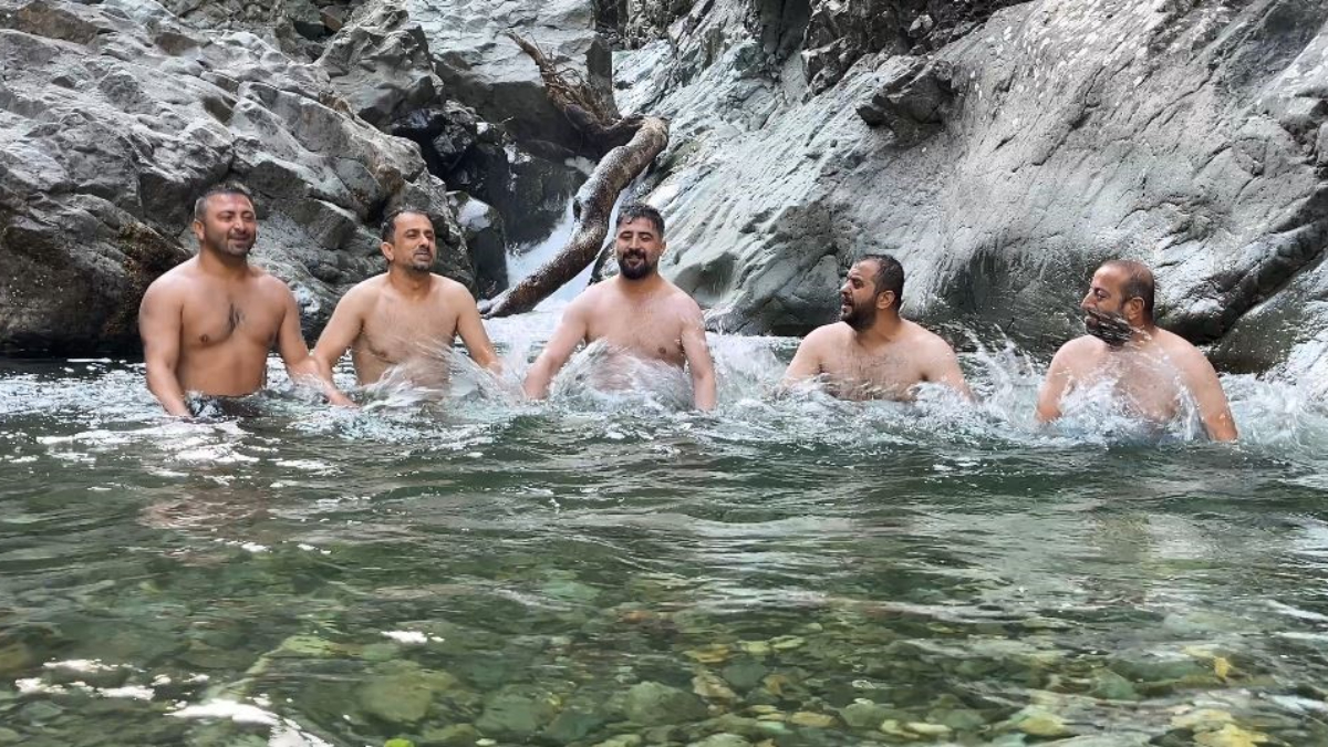 Artvinde Serinleten Eğlence: Derede Horon Teptiler