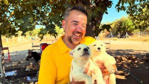 Ata Demirer’in Cebinden Çıkan Not Sosyal Medyada Gülümsetti: ‘Yüzümüzü Güldüren Adam’