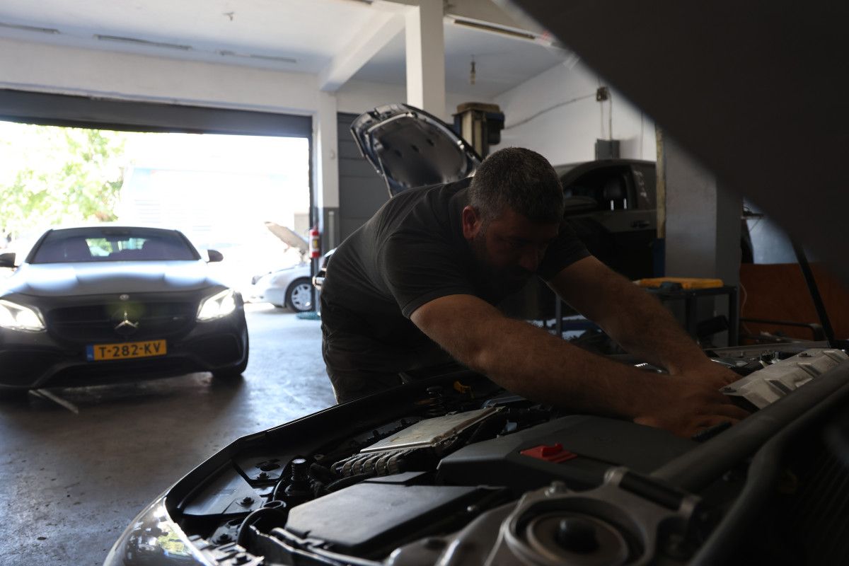 Avrupa'da Usta Bulamayan Gurbetçiler, 10 Milyonluk Araçlarını Türk Ustalarına Yaptırıyor