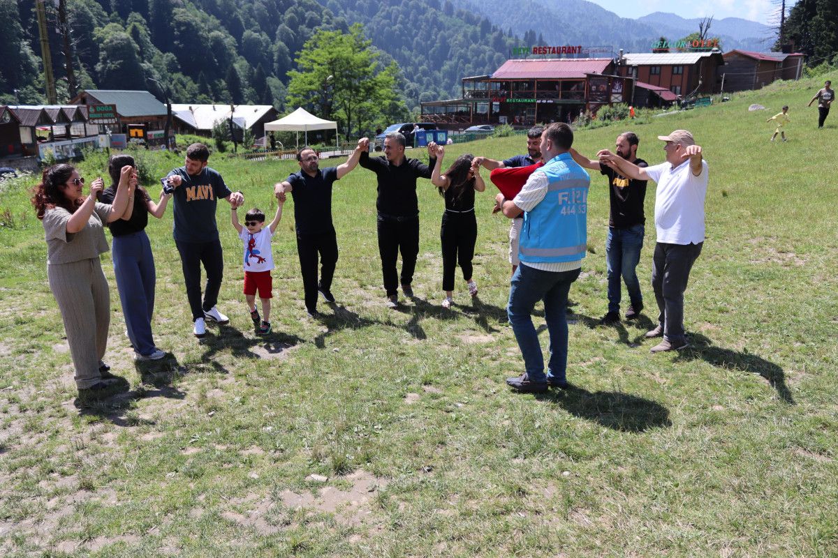 Ayder Yaylası’nda Sağlık Bakanlığı’nın “İdeal Kilonu Öğren, Sağlıklı Yaşa” Kampanyasıyla Birlikte Hem Bilinçlenme Hem de Eğlence Bir Arada