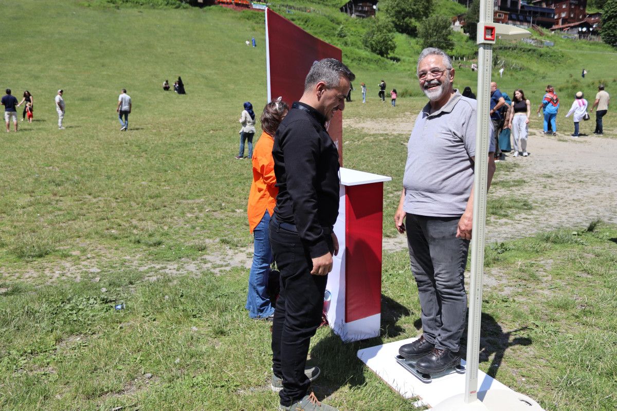 Ayder Yaylası’nda Sağlık Bakanlığı’nın “İdeal Kilonu Öğren, Sağlıklı Yaşa” Kampanyasıyla Birlikte Hem Bilinçlenme Hem de Eğlence Bir Arada