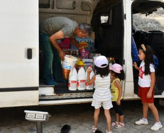 Batmanlı Seyyar Bakkal Köy Yollarında Takasla Ticaret Yapıyor