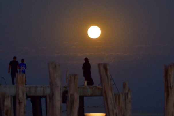 Bitlis’te Dolunayın Muhteşem Yansıması Van Gölü’nde Büyüleyici Bir Manzara Oluşturdu