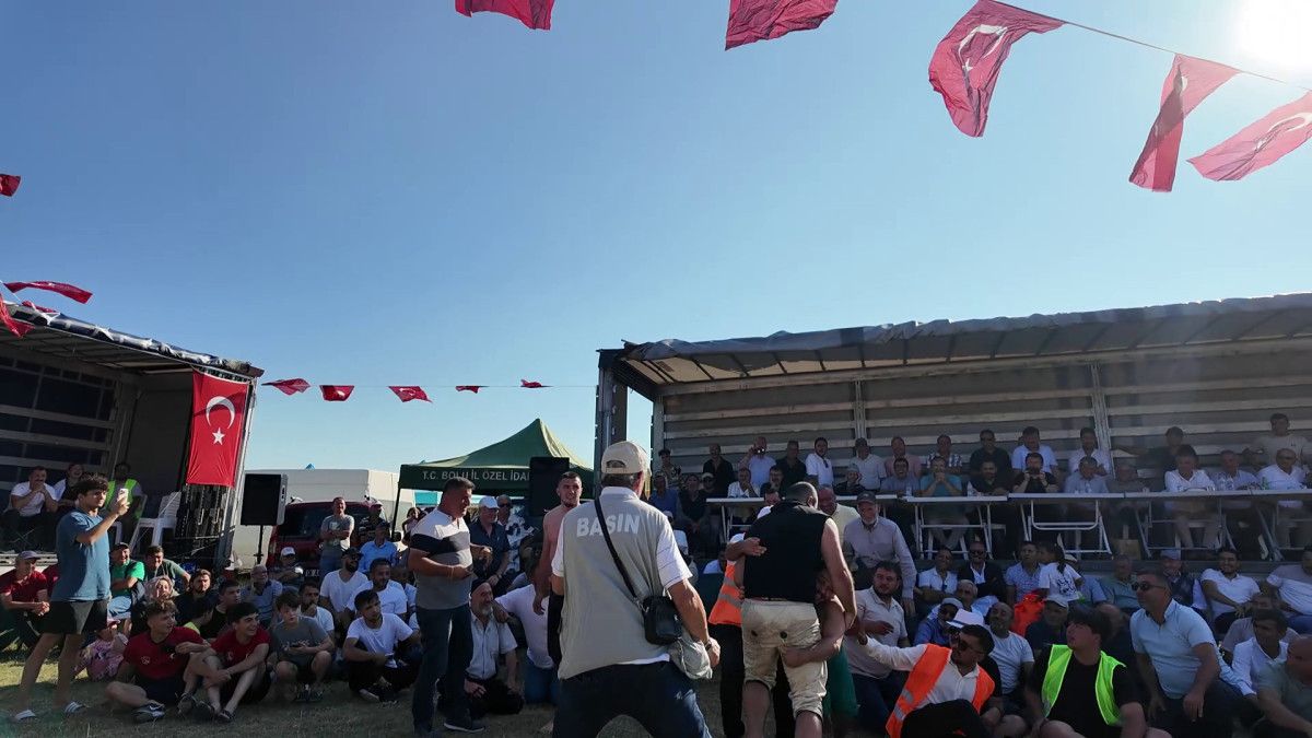 Güreş Müsabakaları ve Heyecan Dolu Anlar