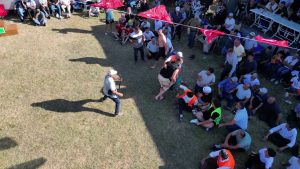 Boluda Müsabakada Rakibini Karıştırıp Seyirciyle Güreşti