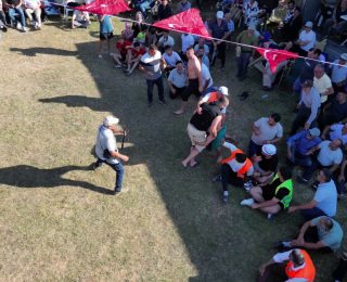 Boluda Müsabakada Rakibini Karıştırıp Seyirciyle Güreşti