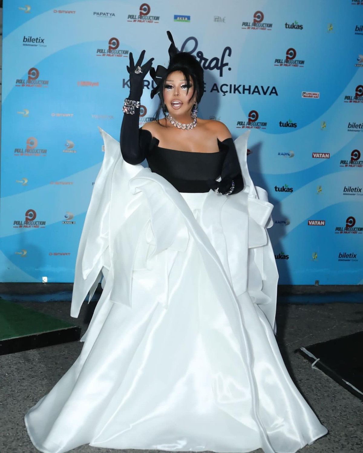 Bülent Ersoy'dan Sosyal Medyada Borç Talebi: '16 Bin TL'yi Hesabıma Gönder'