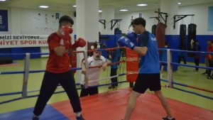 Bursa Emniyet Boks Kulübü: 40 Yıldır Gençlere Güç ve Güven Veriyor