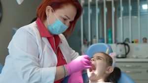 Çocuklarda Gece Diş Gıcırdatma ve Sıkma Problemi: Nedenleri, Belirtileri ve Çözüm Yolları