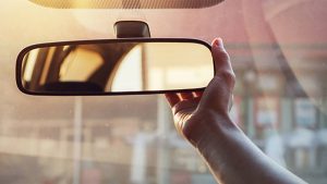 Dikiz Aynasına Poşet Çay Asmanın Faydaları ve Pratik İpuçları