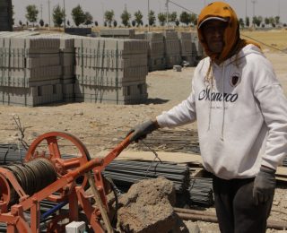 Diyarbakır’da İnşaat İşçileri 49 Derecenin Altında Çalışmaya Devam Ediyor