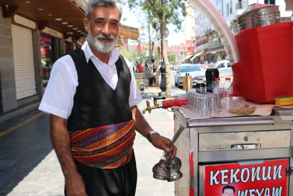 Diyarbakır’ın Sıcak Günlerinde Meyan Kökü Şerbetinin Yeri ve Önemi