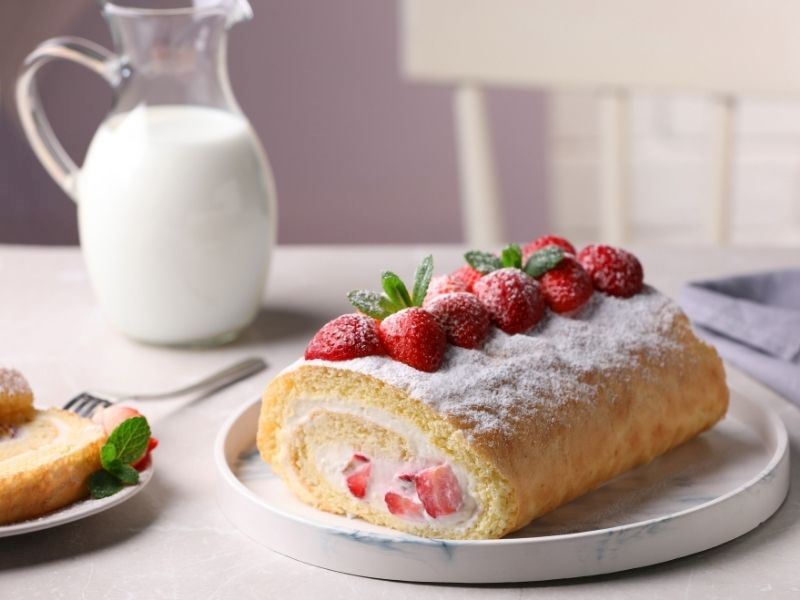 En Lezzetli Çilekli Rulo Pasta Tarifi ve Yapım İpuçları