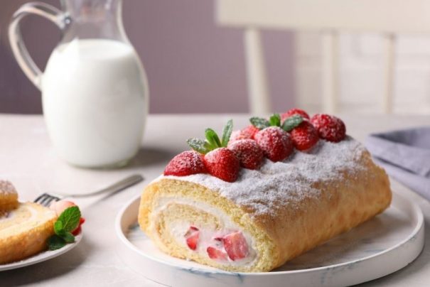 En Lezzetli Çilekli Rulo Pasta Tarifi ve Yapım İpuçları