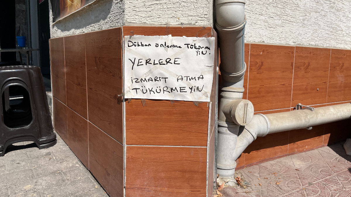 Eskişehir'de Esnaf Kadın, Temizlik İçin Yaratıcı Bir Yöntem Denedi