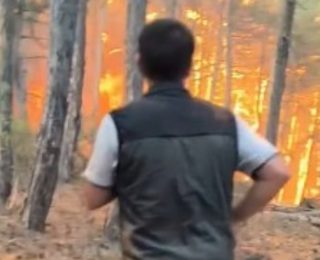 Eskişehir’de Ormancıların Yangın Ortasında Kaldığı Anlar Gündeme Geldi
