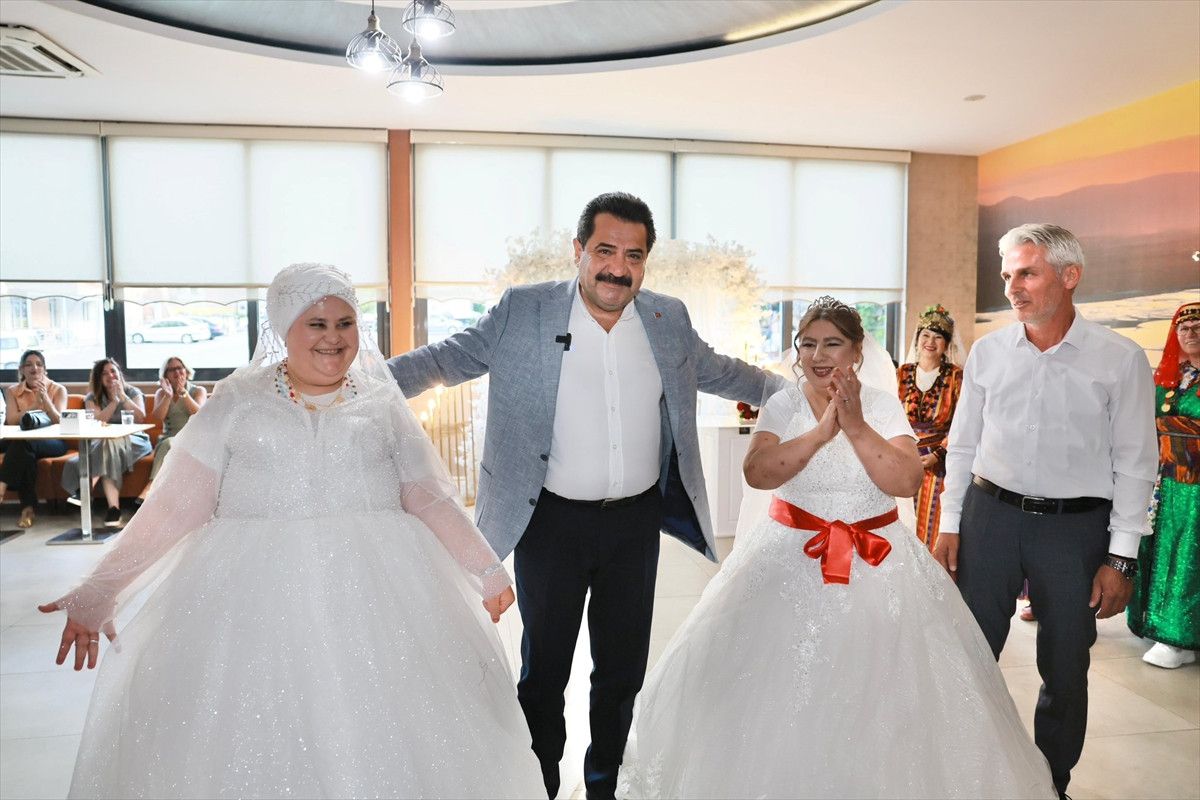 Salona Giriş ve Kutlama Coşkusu