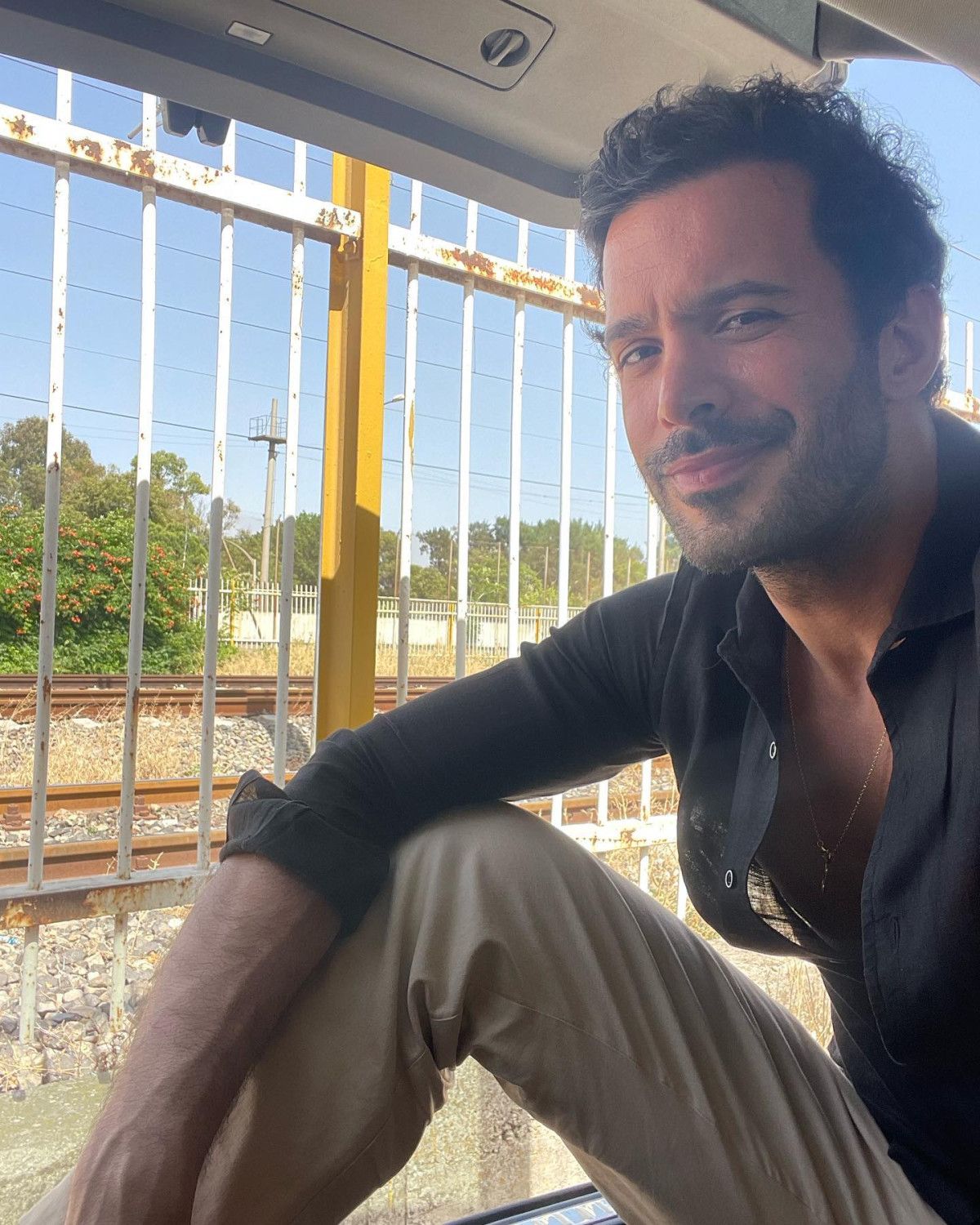 Gupse Özay ve Barış Arduç'un Yeni Aile Fotoğrafı Sosyal Medyada Çok Beğenildi