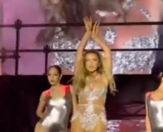 Hadise’nin Harbiye Konserleri Başladı: Muhteşem Bir Açılış