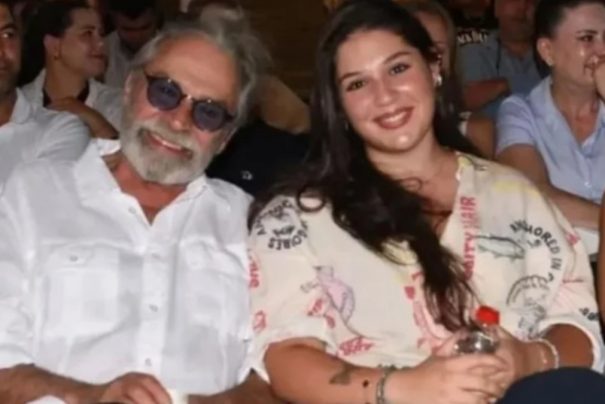 Haluk Bilginer ve Aşkın Nur Yenginin Kızı Sıla’nın Sahne Performansı ve Sesine Hayranlık