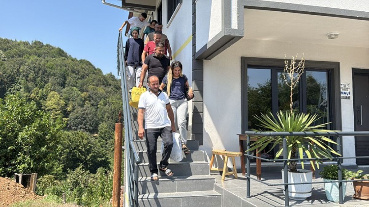 Hatayda Deprem Sonrası Enkaz Altında Yatan Kardeşlik Hikayeleri