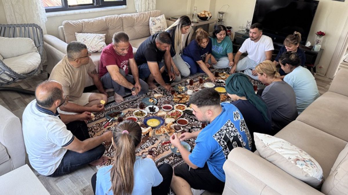 Hatayda Deprem Sonrası Enkaz Altında Yatan Kardeşlik Hikayeleri