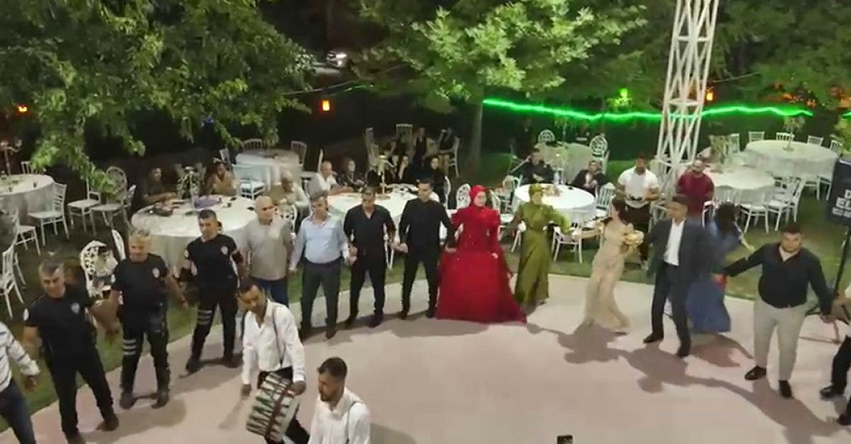 Hatay'da Polisler, Babası Vefat Eden Polis Kızının Düğününde Yanında Oldu