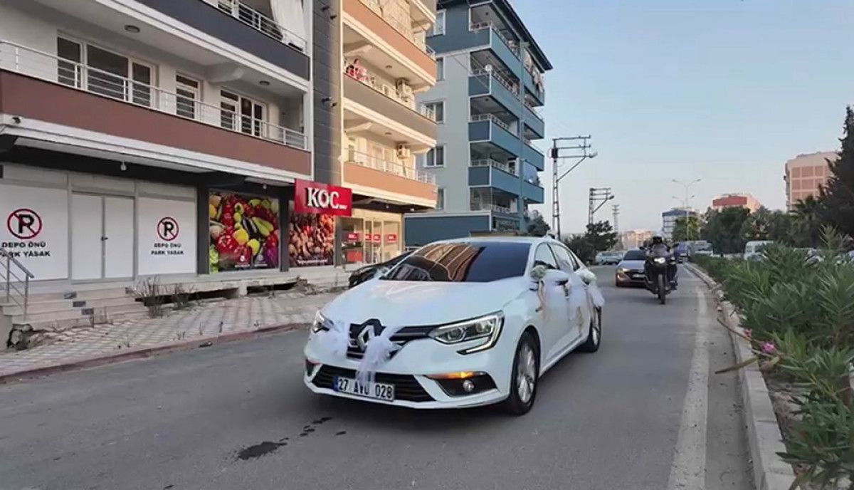 Hatay'da Polisler, Babası Vefat Eden Polis Kızının Düğününde Yanında Oldu