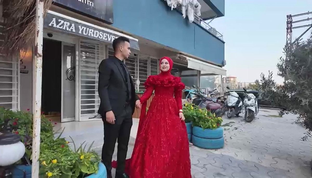 Hatay'da Polisler, Babası Vefat Eden Polis Kızının Düğününde Yanında Oldu