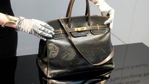 Hermes’in Ünlü Birkin Çantası Rekor Fiyata Satıldı