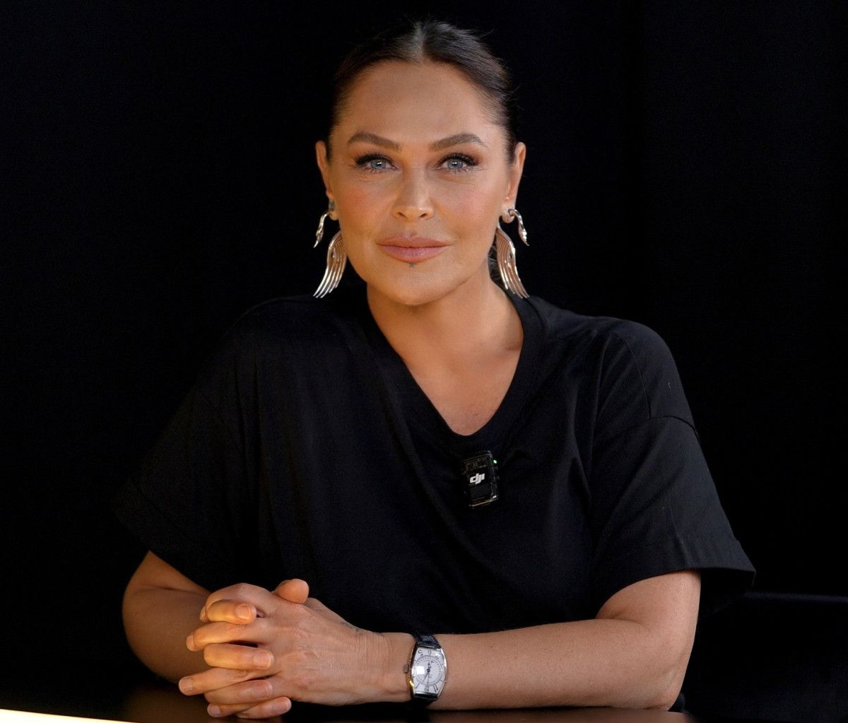 Hülya Avşar'ın Boğaz Manzaralı Evi ve Sosyal Medya Paylaşımı Gündemi Sarsıyor