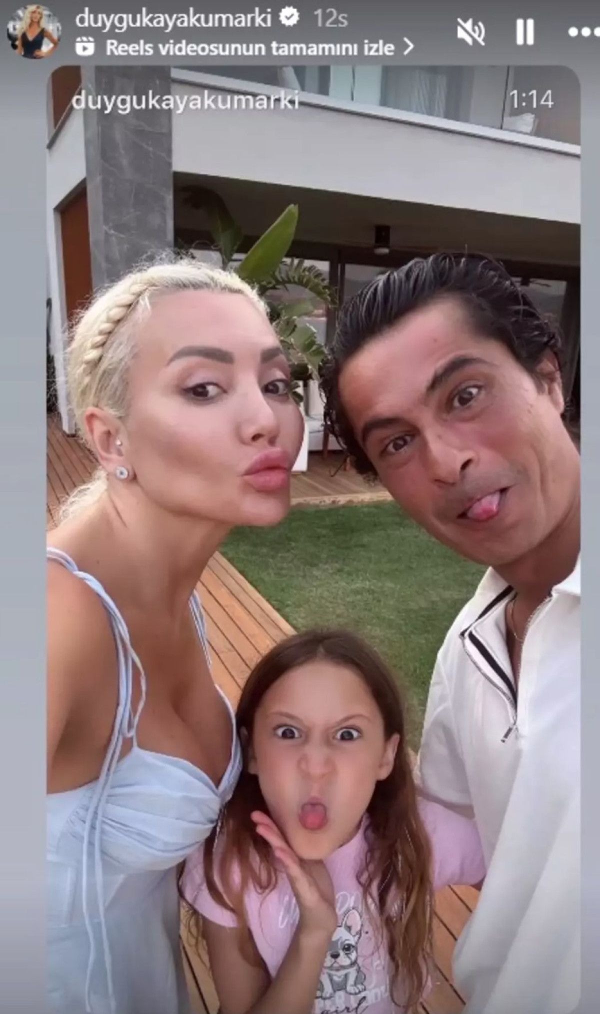 Kızlarıyla Tatil Keyfi