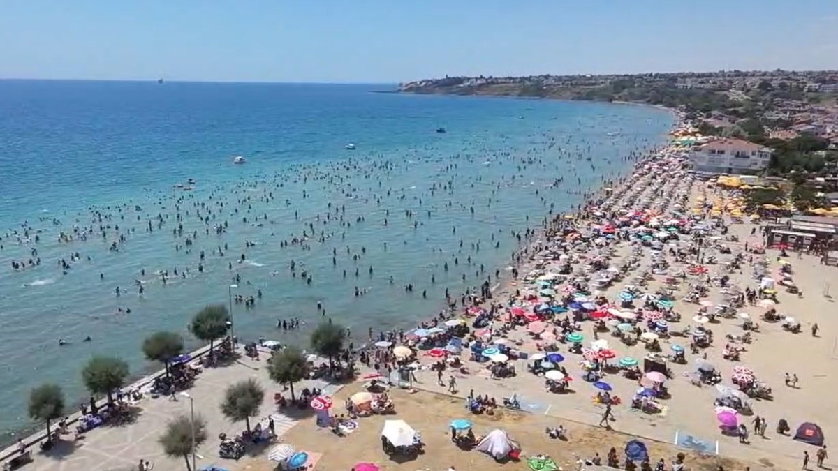 Sahillerdeki Kalabalık ve Uyarılara Rağmen Yoğunluk
